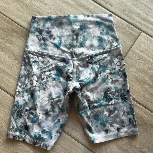 Lululemon Align Short 8"
Kaleidofloral Multi - Picture 7 of 9